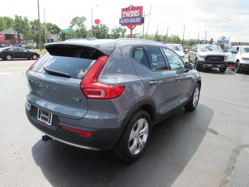 2021 Volvo XC40 T5 Momentum