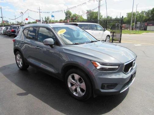 2021 Volvo XC40 T5 Momentum