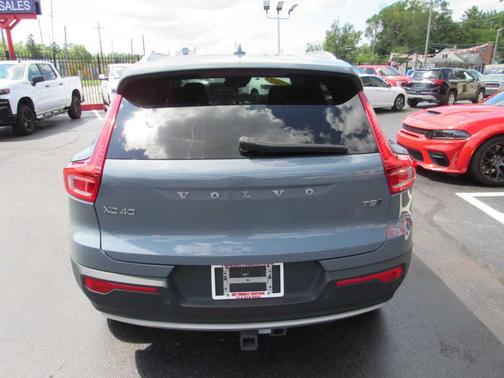 2021 Volvo XC40 T5 Momentum