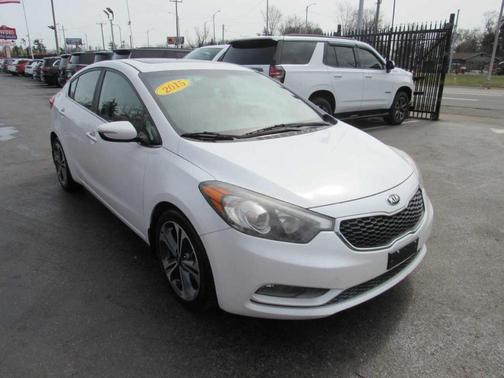 White 2015 Kia Forte EX