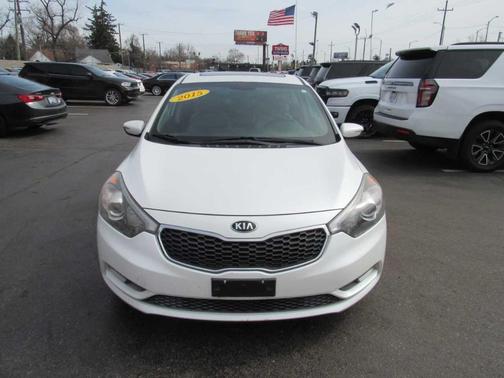 White 2015 Kia Forte EX