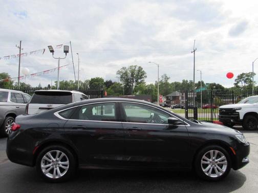 2017 Chrysler 200 Limited