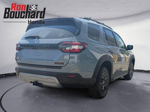 Sonic Gray Pearl 2023 Honda Pilot AWD TrailSport