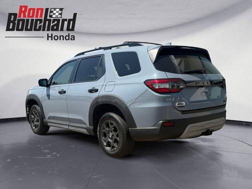 Sonic Gray Pearl 2023 Honda Pilot AWD TrailSport