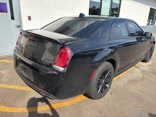 2022 Chrysler 300 Touring