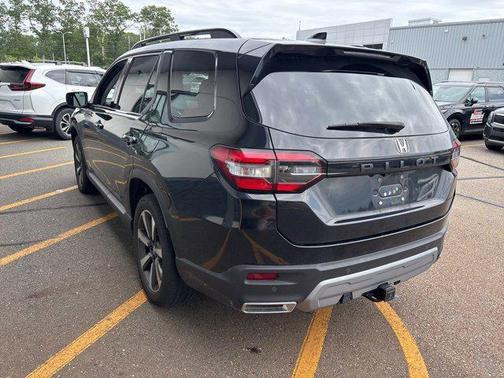 2023 Honda Pilot Touring 8-Passenger
