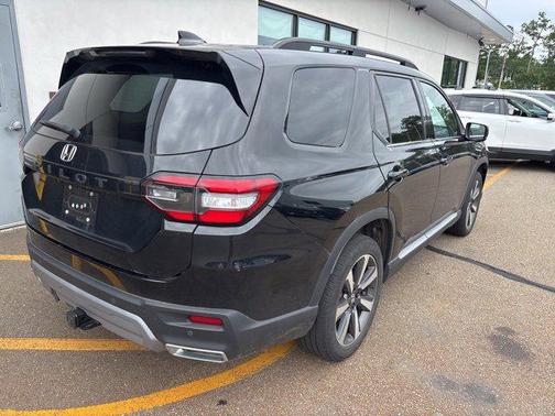 2023 Honda Pilot Touring 8-Passenger