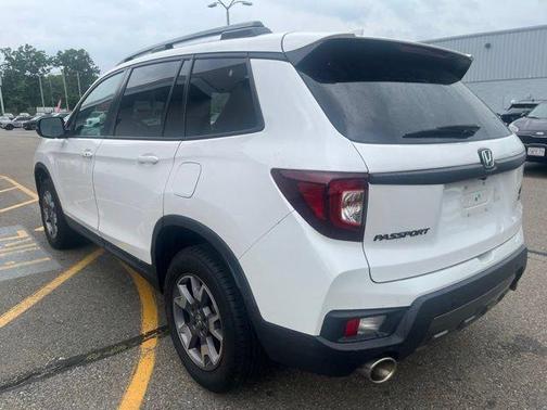 Platinum White Pearl 2023 Honda Passport AWD TrailSport