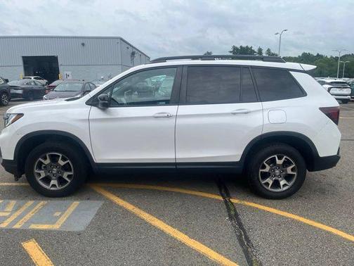 Platinum White Pearl 2023 Honda Passport AWD TrailSport