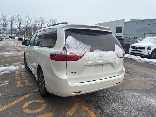 2018 Toyota Sienna XLE