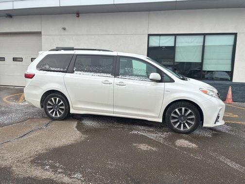 2018 Toyota Sienna 