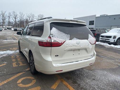 2018 Toyota Sienna 
