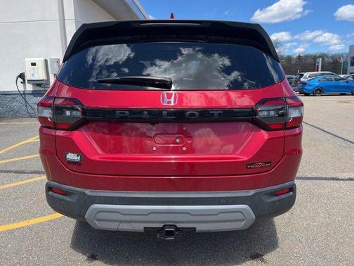 Radiant Red Metallic II 2025 Honda Pilot TrailSport