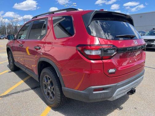 Radiant Red Metallic II 2025 Honda Pilot TrailSport