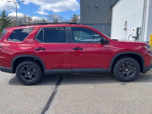 Radiant Red Metallic II 2025 Honda Pilot TrailSport