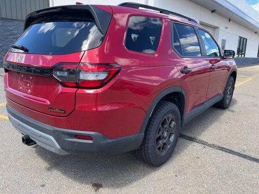 Radiant Red Metallic II 2025 Honda Pilot TrailSport