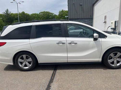 White Diamond Pearl 2019 Honda Odyssey EX-L