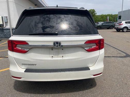 White Diamond Pearl 2019 Honda Odyssey EX-L