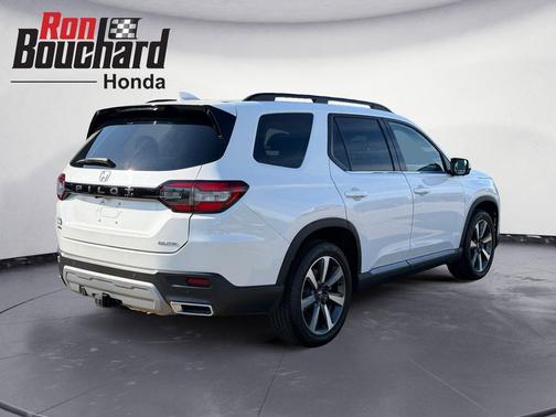Platinum White Pearl 2023 Honda Pilot AWD Elite