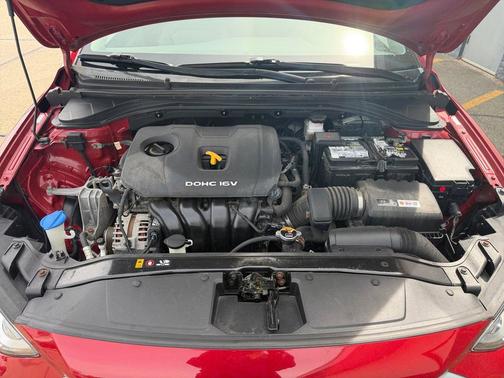 Red 2017 Hyundai ELANTRA SE