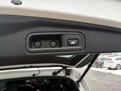 Platinum White Pearl 2022 Honda Pilot AWD Black Edition