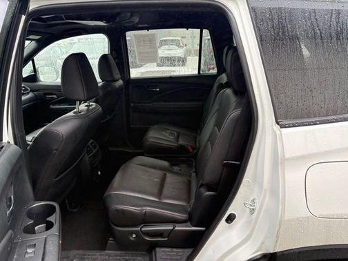 Platinum White Pearl 2022 Honda Pilot AWD Black Edition