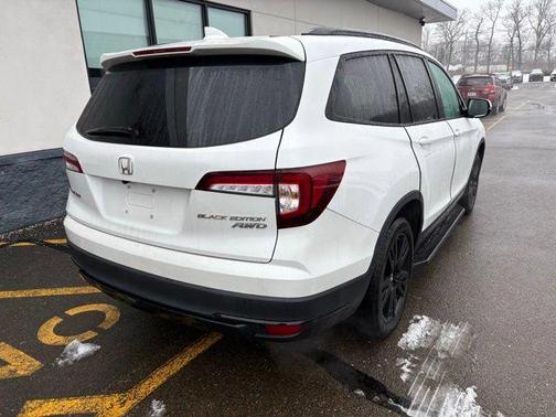 2022 Honda Pilot AWD Black Edition