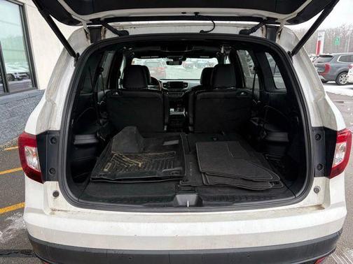 Platinum White Pearl 2022 Honda Pilot AWD Black Edition