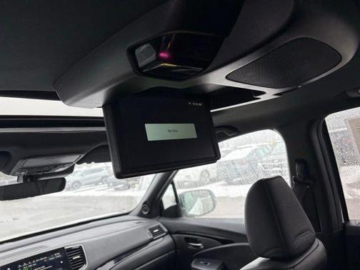 Platinum White Pearl 2022 Honda Pilot AWD Black Edition