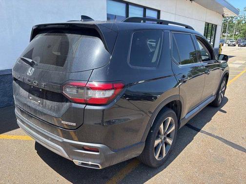 2023 Honda Pilot Touring 8-Passenger