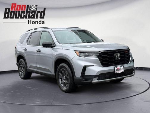 Lunar Silver Metallic 2023 Honda Pilot AWD TrailSport