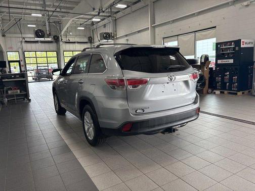 2016 Toyota Highlander LE