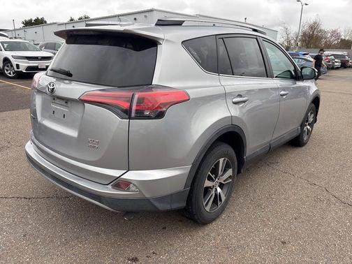 Silver Sky Metallic 2018 Toyota RAV4 XLE