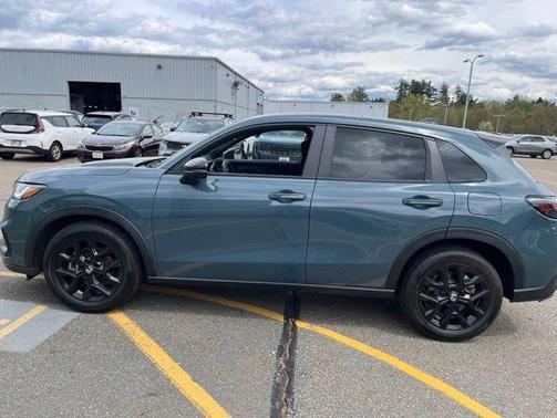 Nordic Forest Pearl 2024 Honda HR-V AWD Sport