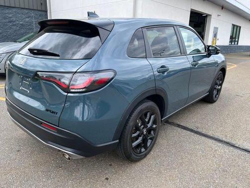 Nordic Forest Pearl 2024 Honda HR-V AWD Sport
