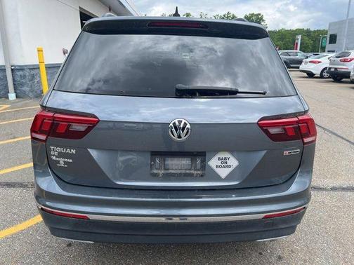 Platinum Gray Metallic 2020 Volkswagen Tiguan 2.0T SE 4MOTION