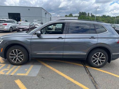 Platinum Gray Metallic 2020 Volkswagen Tiguan 2.0T SE 4MOTION