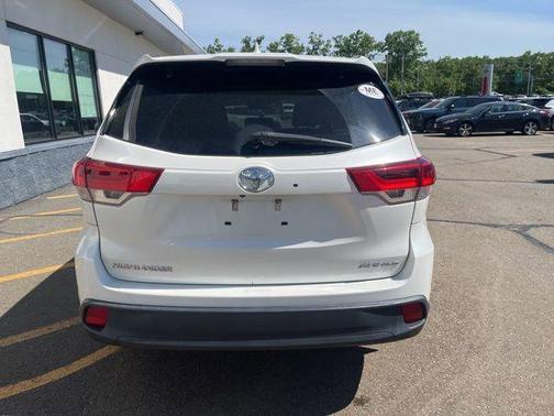 Blizzard Pearl 2017 Toyota Highlander XLE