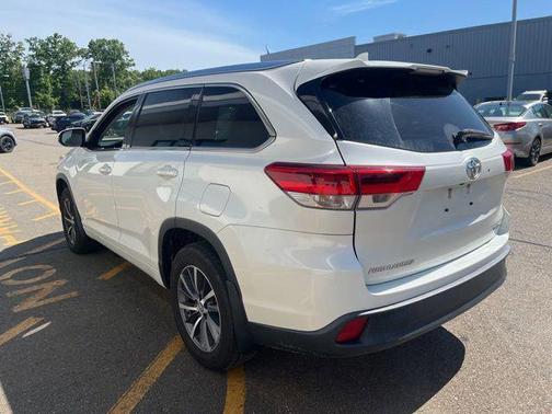 Blizzard Pearl 2017 Toyota Highlander XLE