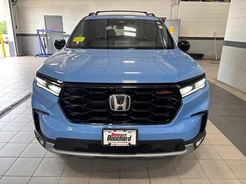 Diffused Sky Pearl 2023 Honda Pilot AWD TrailSport