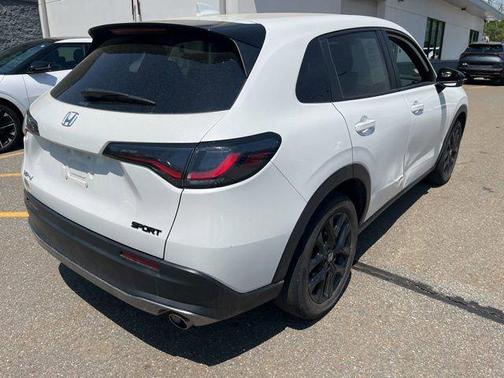 Platinum White Pearl 2024 Honda HR-V Sport