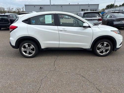 Platinum White Pearl 2021 Honda HR-V LX