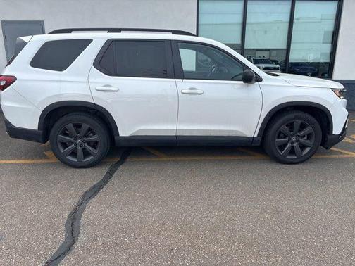 Platinum White Pearl 2023 Honda Pilot AWD Sport