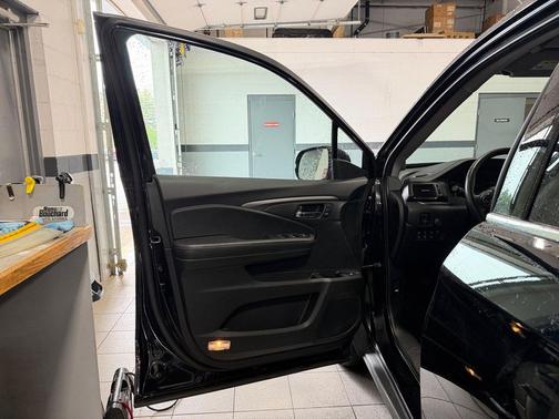 Crystal Black Pearl 2023 Honda Ridgeline RTL-E