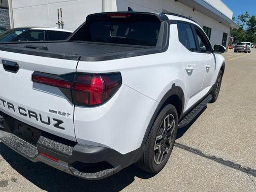 Atlas White 2025 Hyundai SANTA CRUZ Limited