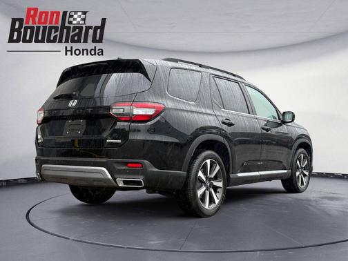 2023 Honda Pilot Touring 8-Passenger