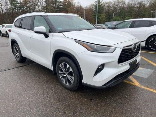 Wind Chill Pearl 2023 Toyota Highlander XLE