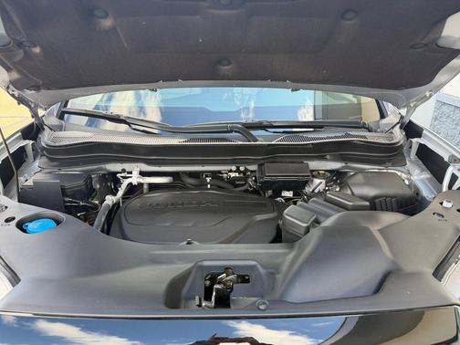 Lunar Silver Metallic 2023 Honda Passport AWD Elite