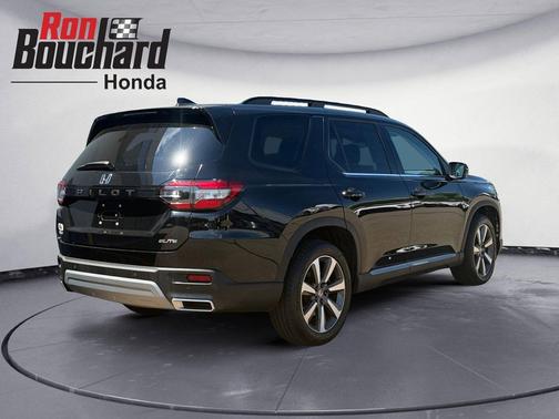 Crystal Black Pearl 2023 Honda Pilot AWD Elite