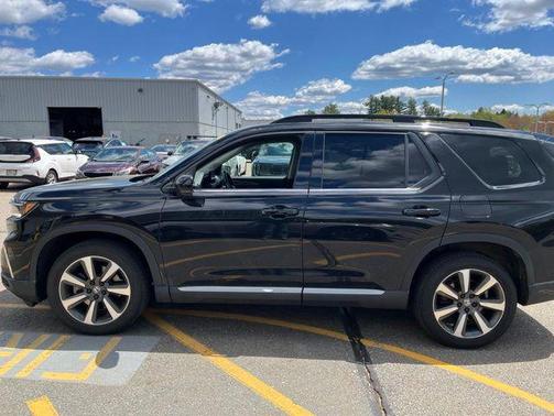 Crystal Black Pearl 2023 Honda Pilot AWD Elite